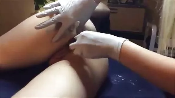سوتیلے بھائی کی جذباتی مدد بھاڑ میں جا کر ایک گرم حرکت میں بدل جاتی ہے۔