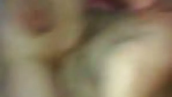 دو لڑکیاں ایک دوسرے کو ایک بہت ہی جنسی تھریسم میں دیکھ رہی ہیں۔