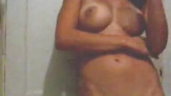 امیر آدمی کو brunette teen escort سے مکمل تجربہ حاصل ہوتا ہے۔