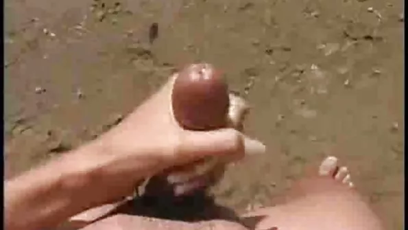 پتلی ایشیائی brunette ہو جاتا ہے مارا کی طرف سے تین جڑنا