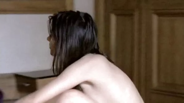 Slutty کوگر خاتون عوامی بیت الخلا میں اتارنا fucking ہے