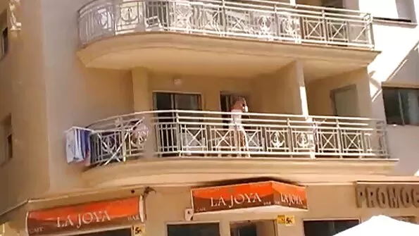 بی ڈی ایس ایم ڈیوائس کے ٹیسٹ سے پتہ چلتا ہے کہ الیکسا گریس کو سزا دینا واقعی اچھا ہے۔