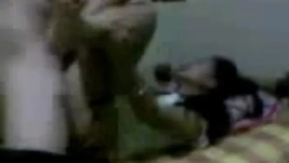 یہاں تک کہ اس کا نام پوچھے بغیر لڑکی نے خوبصورت آدمی کی بلی لی۔