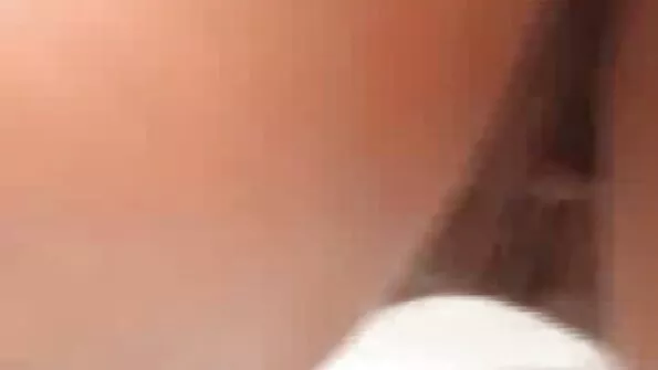 دو سملینگک ایک ساتھ تینوں میں ایک بڑے دوست کو چود رہے ہیں۔