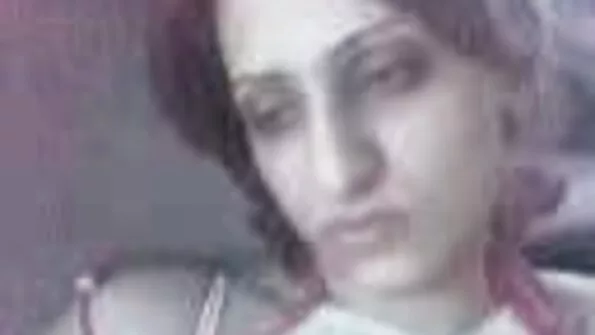 ہم جنس پرست منظر میں دو خوبصورت لڑکیاں ایک دوسرے کو چومتی اور چاٹتی ہیں۔