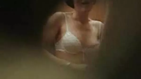 پیاری busty لڑکی لینا پال گاڑی خریدنے آتی ہے لیکن JMac سیکس کی پیشکش کرتا ہے۔