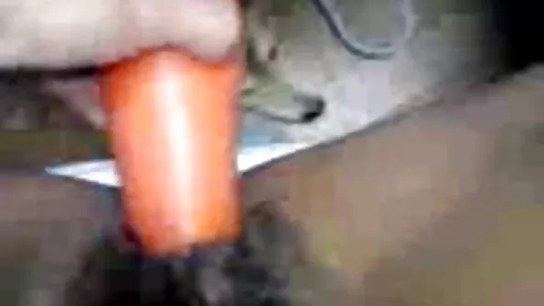 پرجوش سنہرے بالوں والی اور brunette threesome جنسی تعلقات کے دوران بوسہ لے رہے ہیں۔