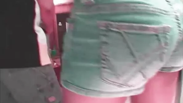 ریئلٹر اتنا سیکسی ہے کہ کلائنٹ اپنے نئے گھر کے بارے میں بھول جاتا ہے۔