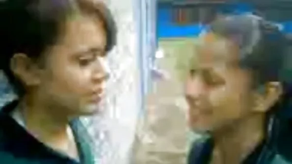 ٹیٹو کے ساتھ سیکسی خاتون Zoey Monroe کبھی بھی مقعد کی پیشکش سے انکار نہیں کرے گی۔