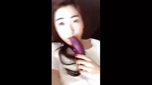 دو گرم تھائی دوست اپنے فحش آڈیشن میں کیلوں سے جڑ گئے۔