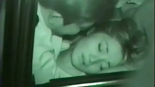 روس کی نوعمر کتیا کیمرے پر ڈیپ تھروٹ بلو جاب دیتی ہے۔