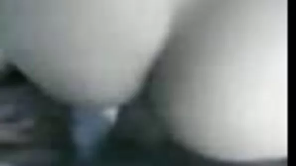 جنگل میں تین عورتیں ننگی ہوئیں اور مرغ کو چوما۔