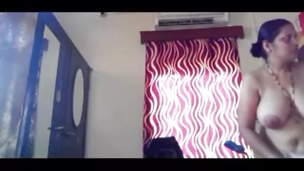 ہنر مند مالش کرنے والا اپنے پیارے کلائنٹ کو خوشی سے کراہتا ہے۔